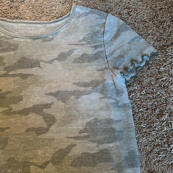 AE Camo scalloped crop top - Picture 5 of 6
